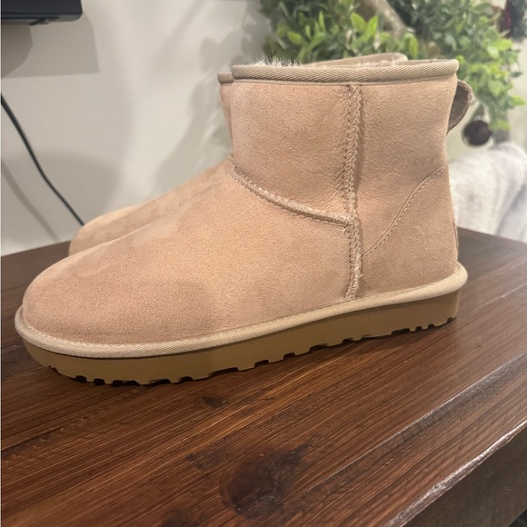 UGG Classic Mini II - Picture 2 of 6